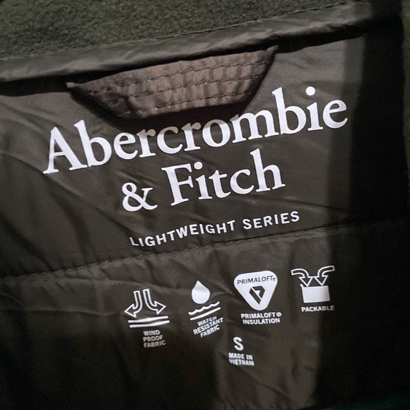 BRAND NEW Abercrombie and Fitch Men’s Puffer Jacket - Picture 3 of 3